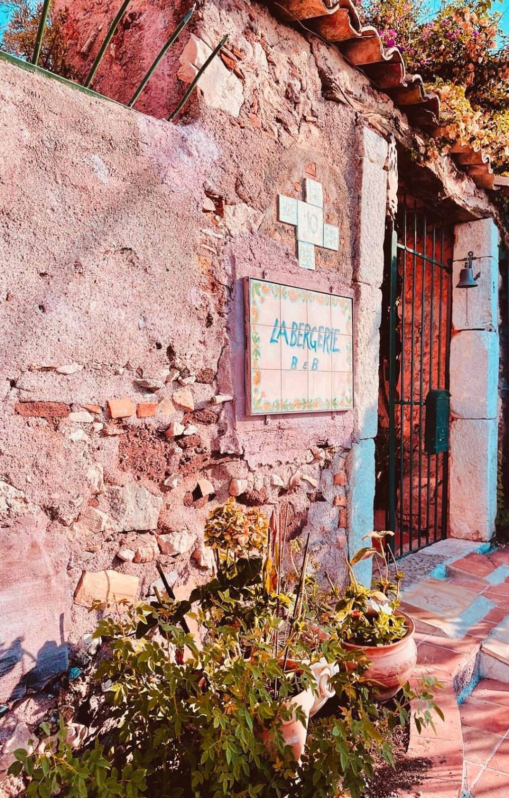 B&B La Bergerie Taormina Bagian luar foto
